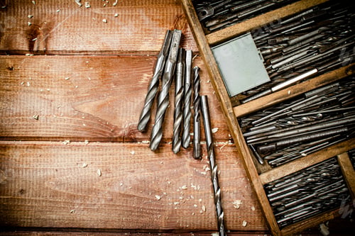 Preview: Various drill bits for drills.
