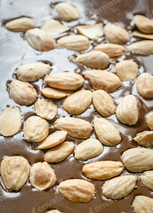 Preview: Luxury chocolate bar with whole almonds
