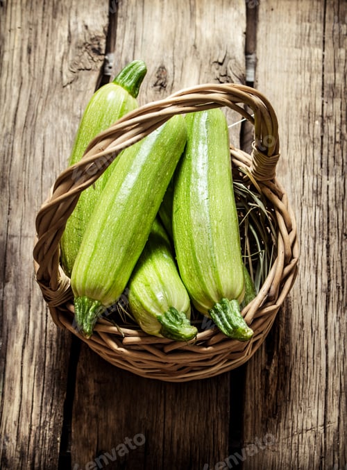 Preview: Fresh zucchini in the basket.