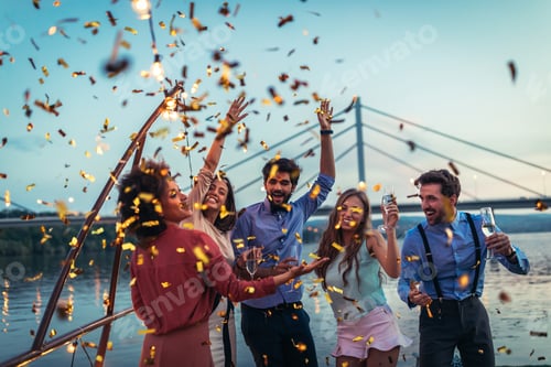 Preview: Sparkling with joy