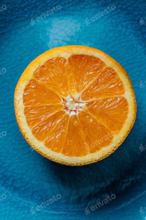 Preview: Fresh orange in a teal plate