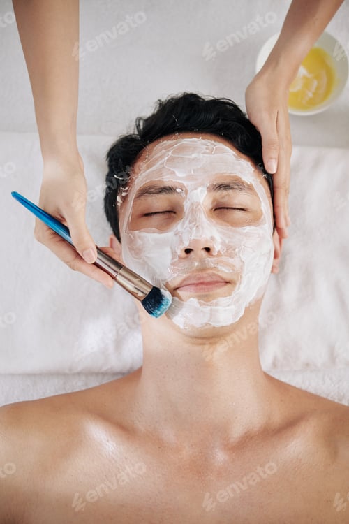 Preview: Beautifcian applying moisturizing mask