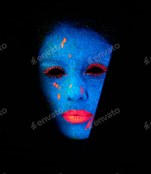 Preview: Glowing beauty in the dark