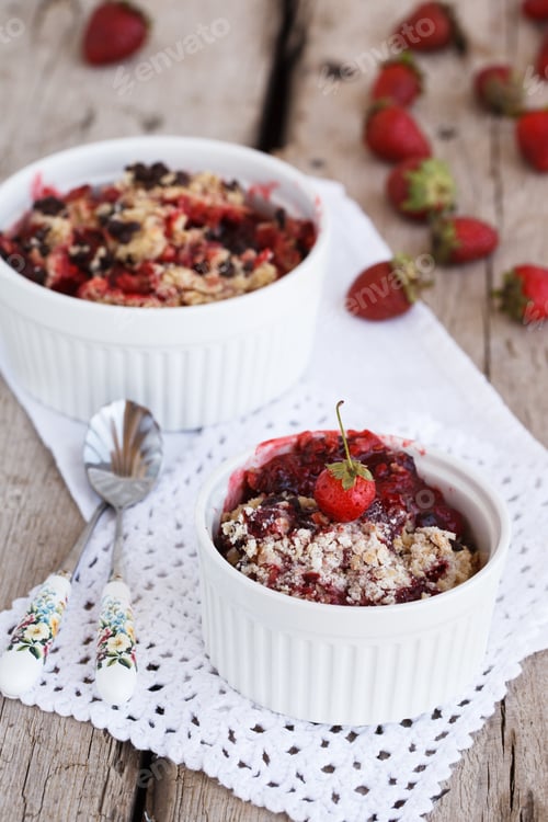 Preview: Strawberry crumble homemade.