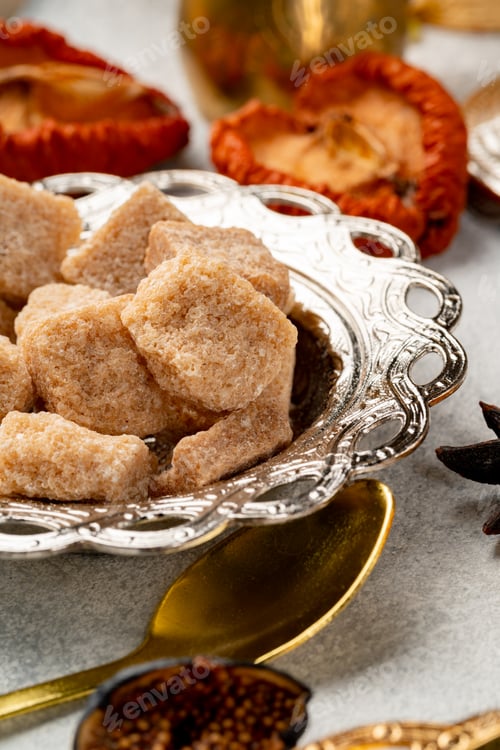 Preview: Silver plate with lumps of sugar on table