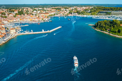 Preview: Yacht sails towards sea bay with Rovinj town on peninsula