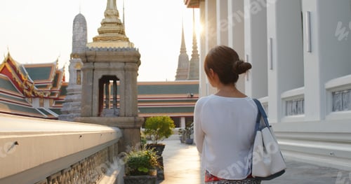 Preview: Woman visit Thailand grand palace