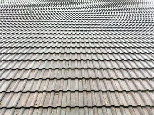 Preview: Roof tile backround texture, Grey color tiles construction closeup view