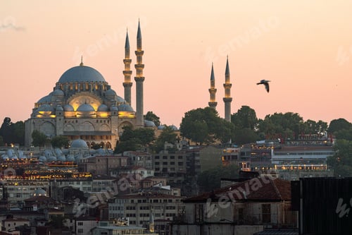 Preview: Suleymaniye Mosque at sunset with cityscape.