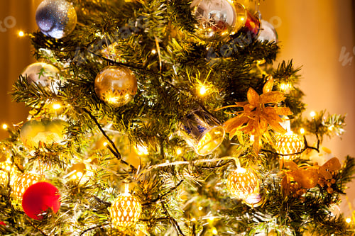 Preview: Christmas tree with garlands and decoration