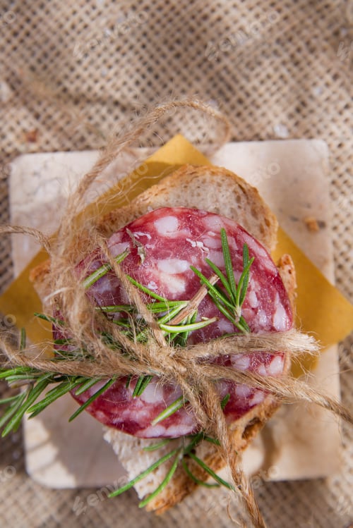 Vorschau: Brot und Salami