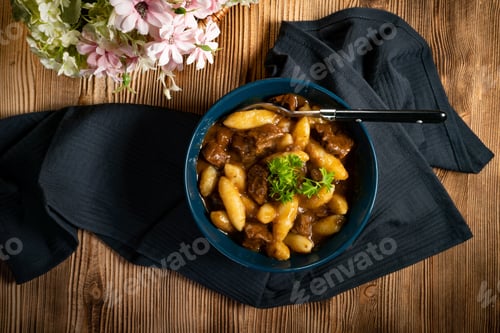 Preview: Beef stew in gravy.