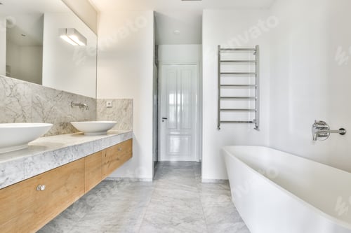 Preview: Spacious bathroom