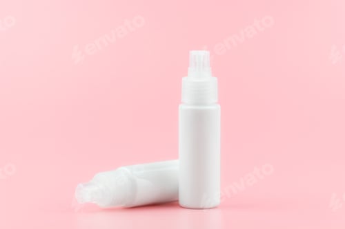 Preview: White cosmetic plastic bottle with pump packaging for cream