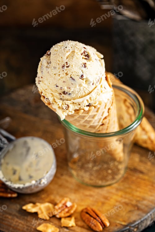 Vista previa: Butter pecan ice cream in waffle cones