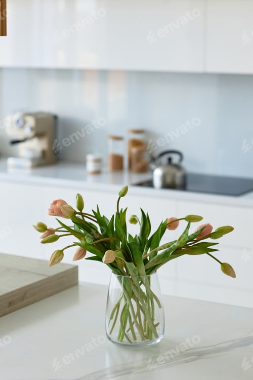 Preview: Flowers in vase in the kitchen