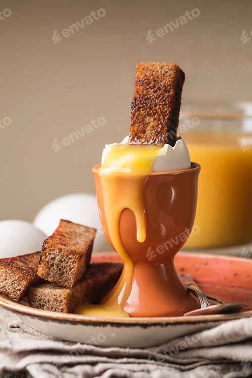 Preview: boiled eggs and crispy toasts