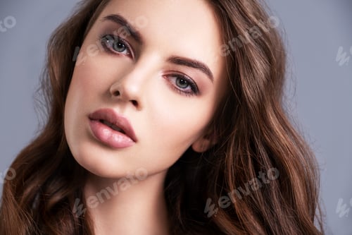 Preview: Brunette Woman Beauty Close-up Portrait with Makeup