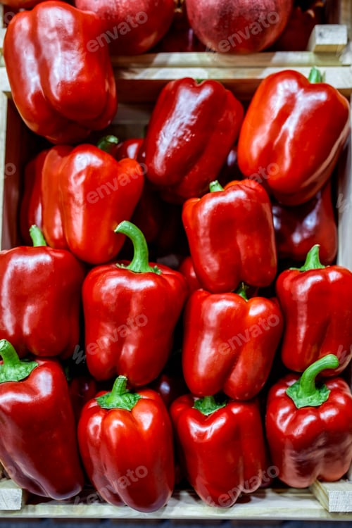 Preview: box with red bell pepper. view from above. concept market, gastronomy