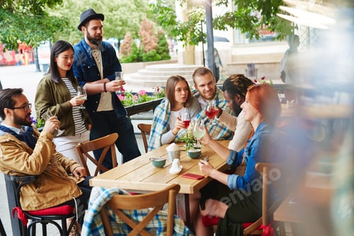 Preview: Gathering in cafe