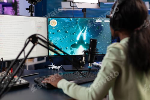 Preview: Pro gamer woman wearing gaming headphones