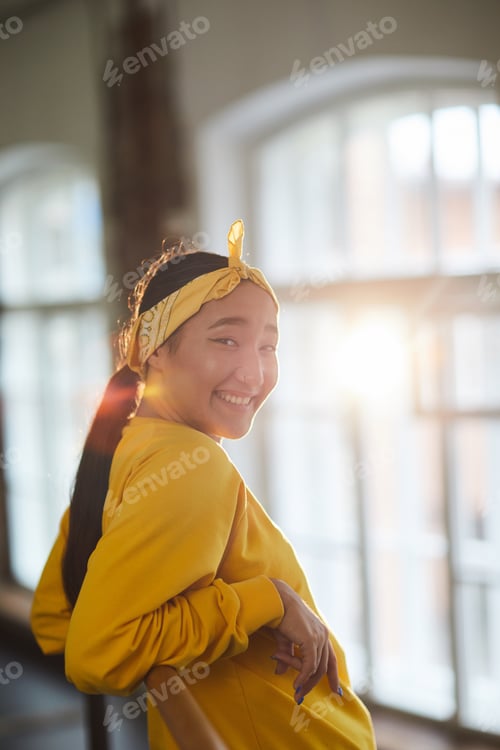 Preview: Young breakdancer