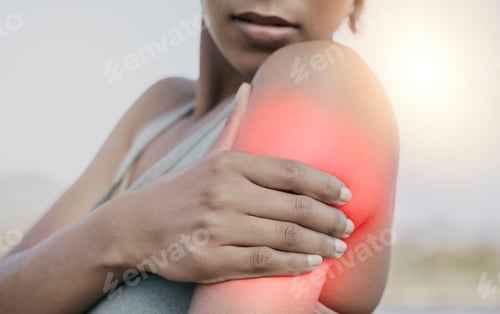 Preview: African american sportswoman suffering from shoulder pain while training. Woman holding her shoulde