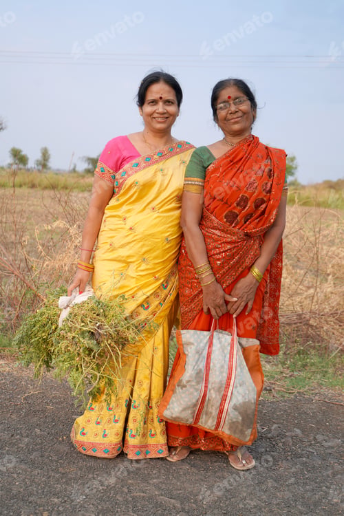 Preview: Rural Indian women in the field.
