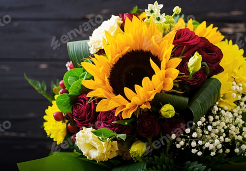 Preview: Beautiful bouquet of different flowers
