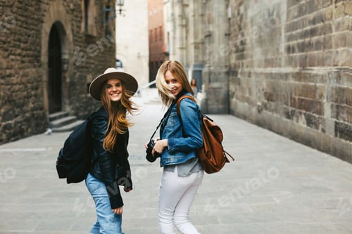 Preview: Spain, Barcelona, two happy young women in the city