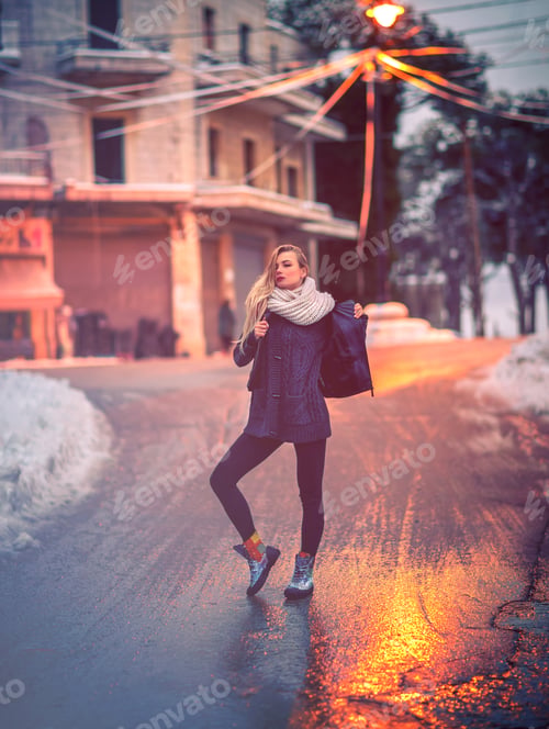 Preview: Stylish girl on the street