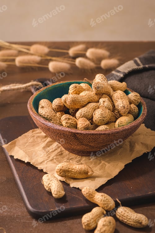 Preview: Peanuts in a ceramic bowl