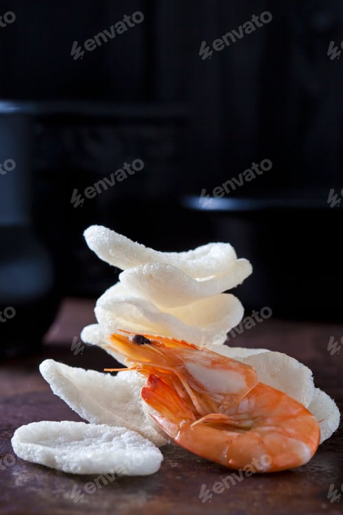 Preview: Stack of prawn crackers and shrimp