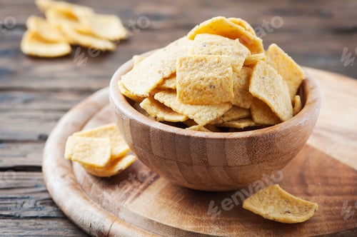 Preview: Mexican mais chips on the wooden table