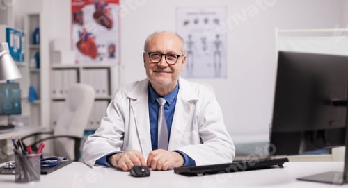 Preview: Portrait of senior doctor