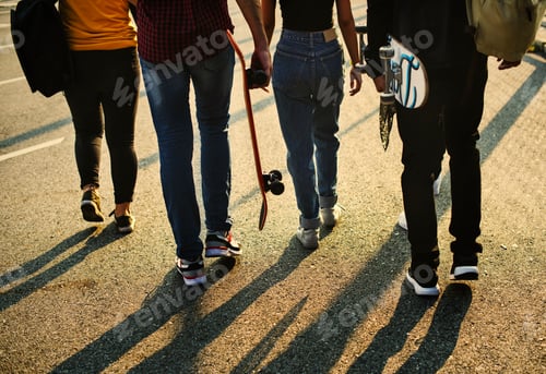 Preview: Group of school friends outdoors lifestyle