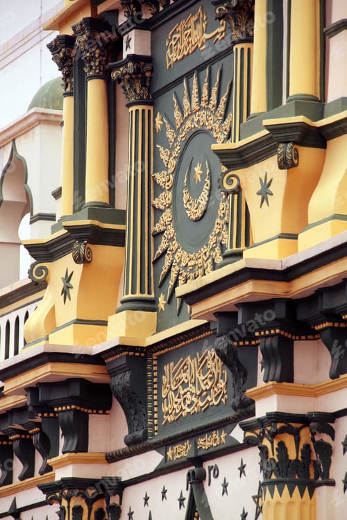 Preview: Intricate mosque facade with Islamic calligraphy