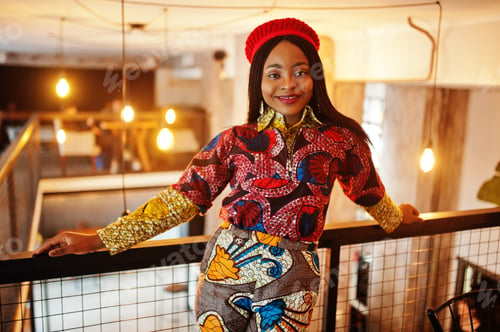 Preview: Beret woman
