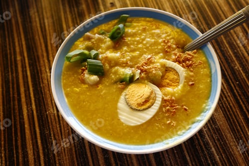 Preview: Freshly cooked Filipino food called Goto with Egg