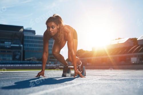 Preview: Woman about to start a sprint