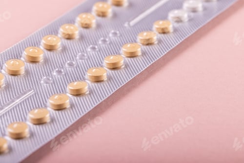 Preview: High angle close-up of blister pack of medicines isolated against pink background, copy space