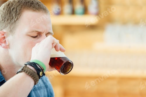 Preview: Man enjoying taste of dark beer