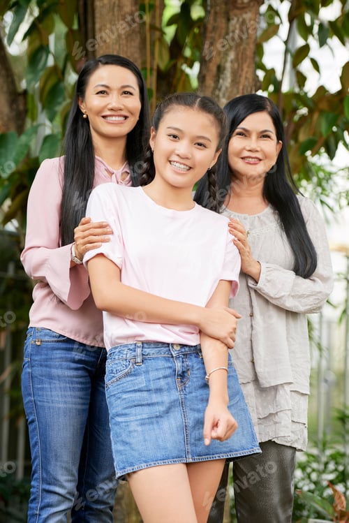 Preview: Teenage girl with mother and grandmother