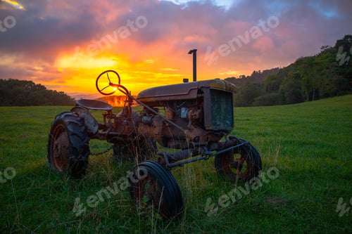 Preview: Sunrise on the farm in the Appalachian mountains