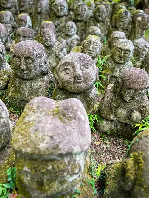 Preview: Moss Covered Buddhist Rakan Stone Sculptures at Otagi Nenbutsu-Ji Buddhist temple in Kyoto, Japan. A