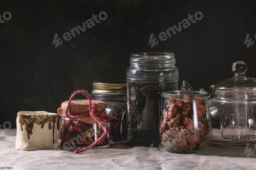 Preview: Black tea in jar