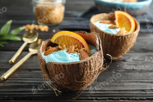 Preview: Coconut shells with yummy spirulina smoothie on wooden table