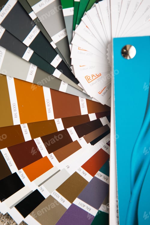 Preview: Selection of the paint color for decorative home repairs to the palette with layouts of the RAL.