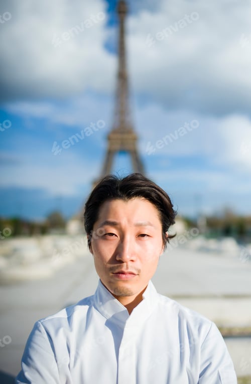 Preview: Japanese chef with uniform in Paris