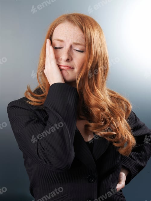 Preview: Office worker looking despairingly